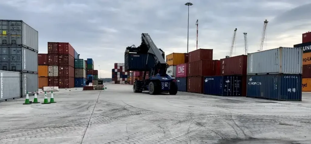 Case Study: Transforming Southampton Docks with Innovative Fibre Reinforced Concrete Slabs - Fibre Concrete Solutions Case Study: Transforming Southampton Docks with Innovative Fibre Reinforced Concrete Slabs - Fibre Concrete Solutions